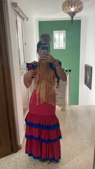 Traje de flamenca rojo y azul