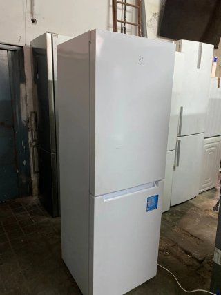 Nevera Indesit blanca