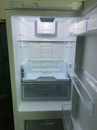 Nevera Indesit blanca