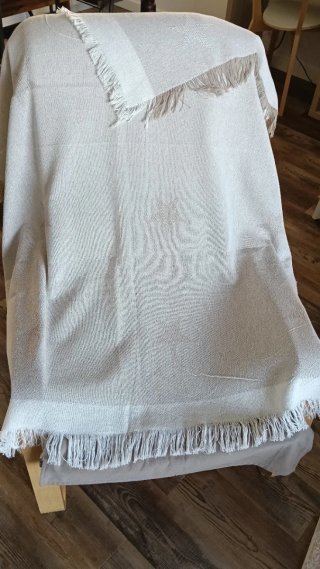 Manta de sofá o jardín beige