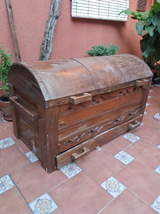 Baúl de madera artesanal