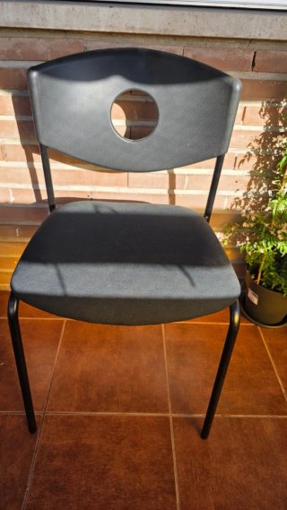 Silla de oficina negra