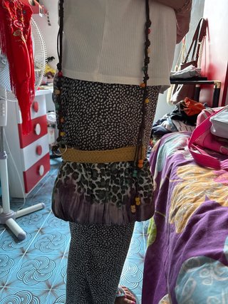 Bolso hippie étnico con abalorios
