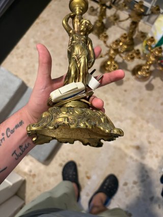Lámpara antigua de bronce con figura URGE LA VENTA