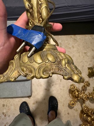 Lámpara antigua de bronce con figura URGE LA VENTA