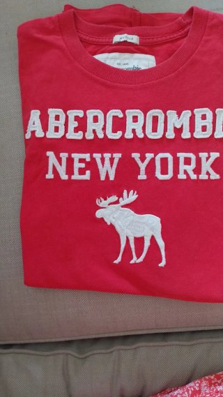 Camiseta Abercrombie & Fitch Roja