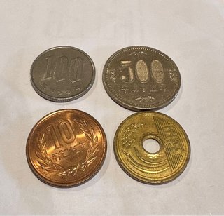 Monedas Japonesas Yen (100, 500, 10, 5, 1)