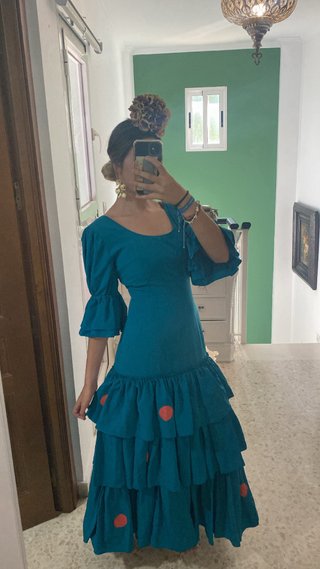 Traje de flamenca con volantes y lunares