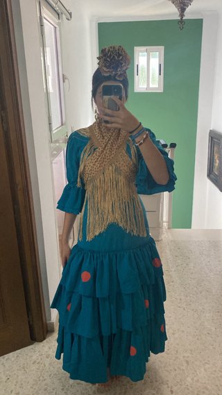 Traje de flamenca con volantes y lunares