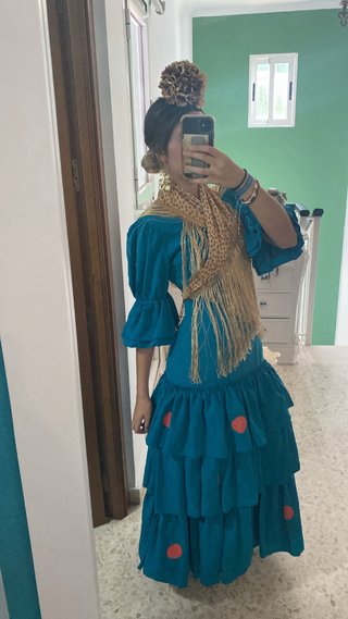 Traje de flamenca con volantes y lunares
