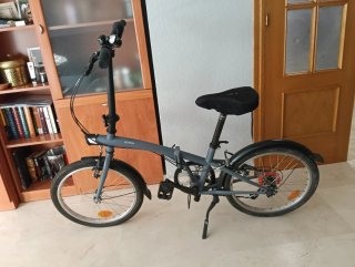 Bicicleta plegable BTWIN gris, casco y candado