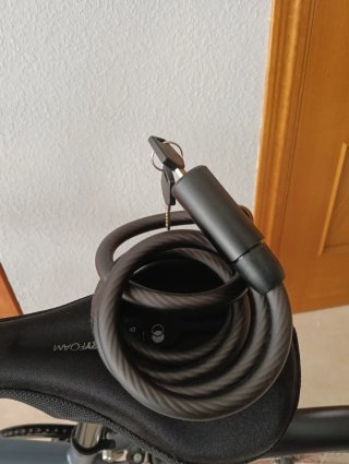 Bicicleta plegable BTWIN gris, casco y candado