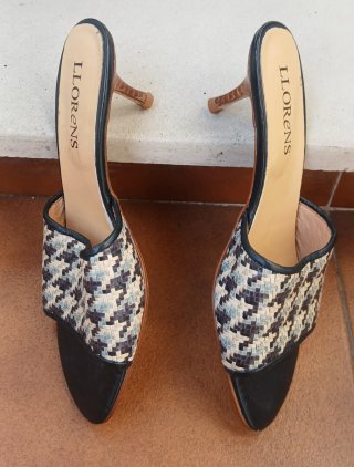 SANDALIAS DE PIEL CON TACON BAJO