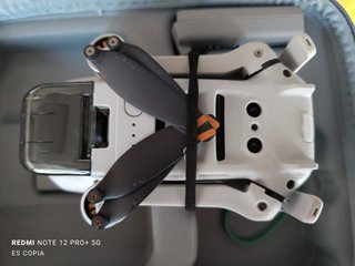 DJI Mini 2 con transmisor, dos baterías y maletín