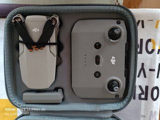 DJI Mini 2 con transmisor, dos baterías y maletín