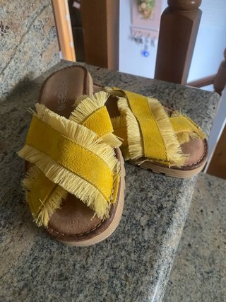 Sandalias planas amarillas talla 38
