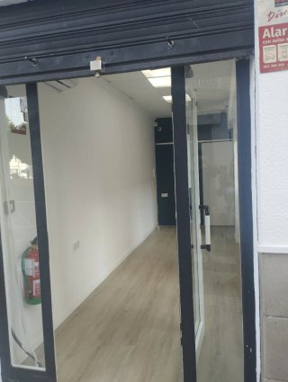 Se alquila local en plena zona de negocios