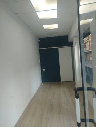Se alquila local en plena zona de negocios