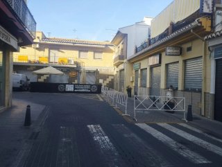 Se alquila local en plena zona de negocios