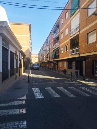 Se alquila local en plena zona de negocios