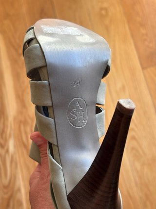 Sandalias de tacón verde oliva ante