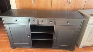 Mueble buffet negro de madera wengué