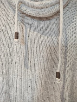 Jersey Bershka blanco cuello alto