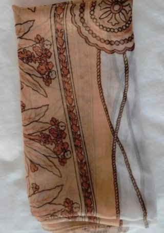 Pañuelo cuadrado floral beige