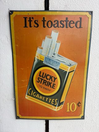 Cartel Lucky Strike It's Toasted