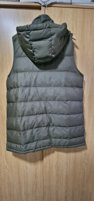 Chaleco Zara con capucha verde
