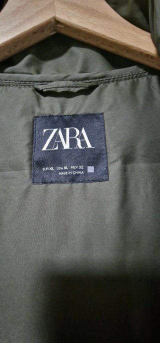Chaleco Zara con capucha verde