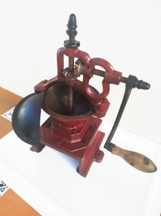 Molinillo de café antiguo
