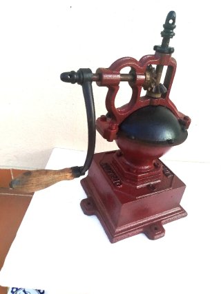 Molinillo de café antiguo