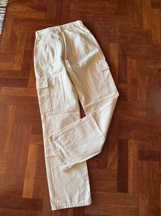 Pantalones cargo de tiro alto beige