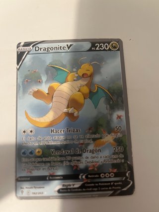 Carta Pokémon Umbreon VMAX y Dragonite V