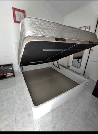 Base de cama con colchón