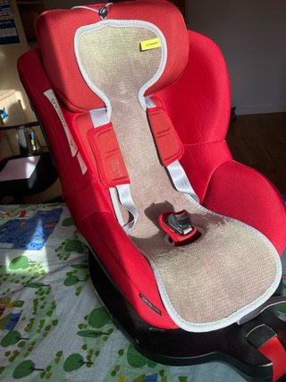 Silla de coche infantil roja con adaptador bebés