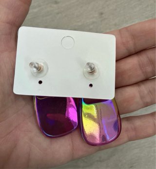 Pendientes resina morados destellos arcoíris