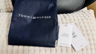 Bolso crossover Tommy Hilfiger negro