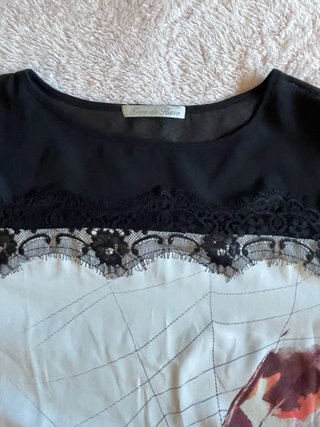 Blusa Erre de Raso Negra Estampada Mariposa