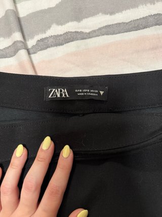 Falda pantalón negra con cinturón