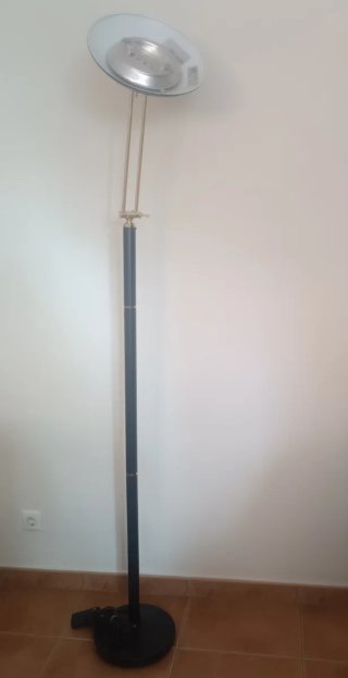 Lámparas de pie negras