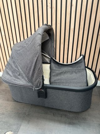 UPPAbaby Cruz V2 + Capazo + Accesorios