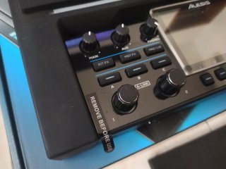 Alesis Strike MultiPad + Pedales + Trípode +extras
