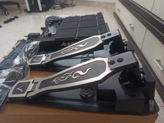 Alesis Strike MultiPad + Pedales + Trípode +extras