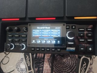 Alesis Strike MultiPad + Pedales + Trípode +extras