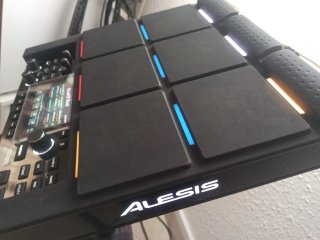Alesis Strike MultiPad + Pedales + Trípode +extras