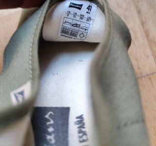 Zapatos verdes de lona con cordones