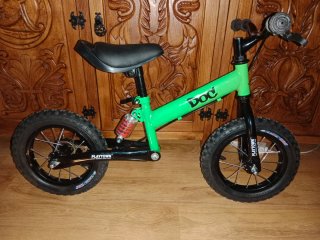 Bicicleta sin pedales verde