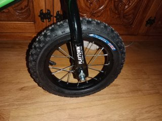 Bicicleta sin pedales verde